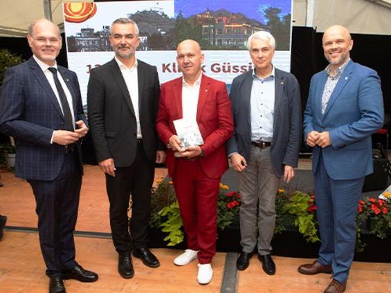 Gruppenfoto beim 125-jährigen Jubiläum der Klinik Güssing