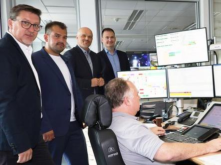 Landtagsmandanten zu Besuch in der Leitstelle