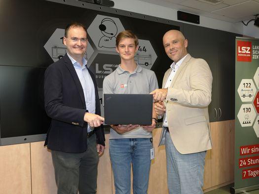 Teamfoto mit Ferialpraktikanten vom Theresianum Eisenstadt