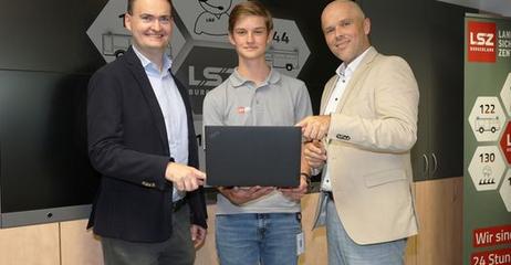 Teamfoto mit Ferialpraktikanten vom Theresianum Eisenstadt